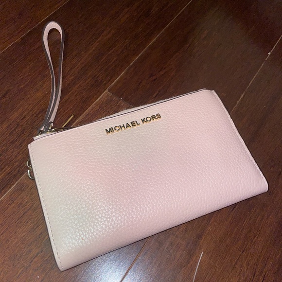 Michael Kors Blush Wallet - Picture 1 of 3